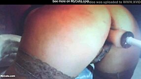 Big ass milf squirting hard on the fucking machine 😍