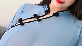 खूबसूरत लड़की मस्ती करती है और जोरदार चुदाई