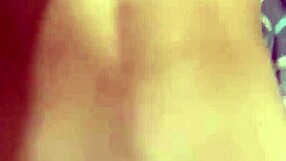 गीली टाइट चूत को चाहिए मोटा लंड