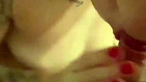 गीली टाइट चूत को चाहिए मोटा लंड