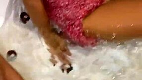 Jacuzzi mein wet clothed sex, hot tall brunette ladki 18+ ke saath