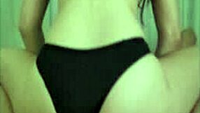 यो, ये पेल 18+ टीन हार्ड राइड करती है और अंदर झड़ने देती है जबकि बहन फिल्म करती है