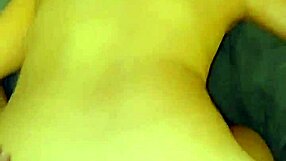 la niñera se estaba bañando cuando me la empezó a chupar