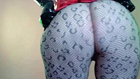 Beautiful MILF Arya Grander in pantyhose, free close-up video.