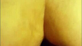 she begs me to cum inside her in amateur sex