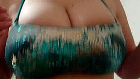 सेक्सी स्विमसूट में, बीच पर पब्लिक में बूब्स बाहर निकले - DepravedMinx