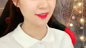 Asian webcam model on Uplive show