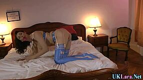 Mature British Babe Toys Pussy With Dildo