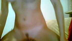 Cam Girl Plays With Pussy And Dildo Simultaneously On Webcam