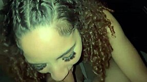 सड़क पर फैन से मिली और बिना झिझक बाहर उसका बड़ा काला लंड चूसा