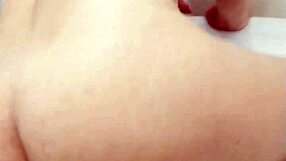 Teen wife shows ass in hotel bath