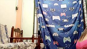 esto es para que aprendas a follar vieja sumisa el hijastro calienta a su madrastra en el mueble le chupa las tetas y la pone de perrito para darle sexo anal lento y con lubricante