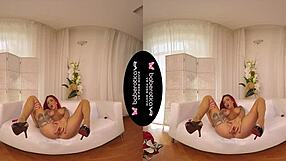 Milf red fox feels intense pleasure masturbating in vr
