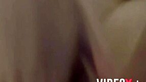 Jeune Perverse Se Touche Devant Sa Cam Et Obtient Ce Quelle Veut