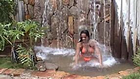 i'm showing my pussy in caldas novas park