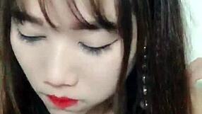 Vietnamese Girl on Uplive Talkshow Livestream Stuns