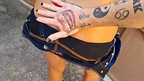 gostosa passou, chamei pra foder no quintal de casa