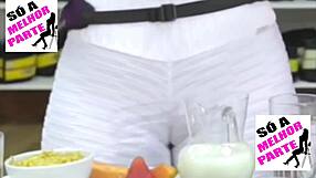 kelly key gostosa com a buceta rachando a calça legging big pussy camel toe