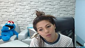 niley shows her huge natural tits cams