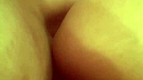 गर्म घरेलू वीडियो का संकलन इंटररेसल डॉगीस्टाइल और थ्रीसम के साथ