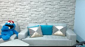 niley shows her huge natural tits cams