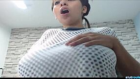 niley shows her huge natural tits cams