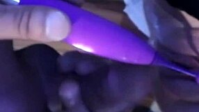 अरे, क्या तुम इस गीली स्क्वर्टिंग चूत को संभाल सकते हो?