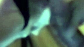 अरे, क्या तुम इस गीली स्क्वर्टिंग चूत को संभाल सकते हो?