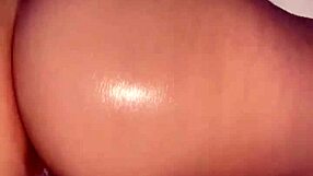 ब्लॉन्ड मोन्स्टर लंड की चुदाई चाहती है