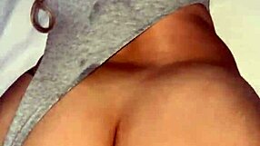 ब्लॉन्ड मोन्स्टर लंड की चुदाई चाहती है