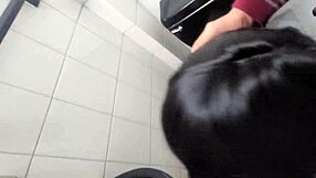 हेय, फ्रेंड के साथ बाथरूम में बांगिंग