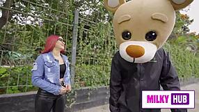 Puta Pelirroja Folla Con Un Personaje Totalmente Horny Su Coño Apreta Demasiado