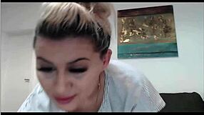 I show my beautiful body on webcam