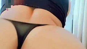 अरे वाह, सेक्सी मेच्योर स्लट ने लाइव-स्ट्रीमिंग में अपनी बड़ी गांड दिखाई