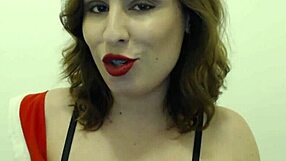 Beautiful amateur Emmewhite gives a very erotic massage with a handjob