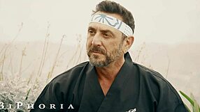 man masters cobra bi tricks to stun his girlfriend