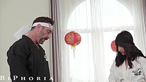 man masters cobra bi tricks to stun his girlfriend