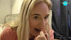 Look at this hot mum!