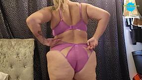 Look at this hot mum!