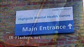 मैं सेक्सी एश्ले राइडर के लंदन की सड़कों पर फ्लैश करने से मोहित हूँ, उसकी शरारती हरकतें मुझे पागल कर देती हैं!