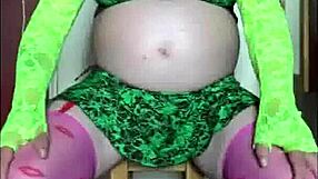 Homemade Bisexual Insertion Scene