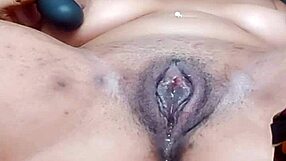 katy katie feels her shaved pussy with dildo and squirts 😍