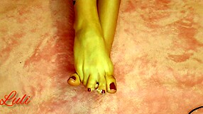 Want to see me massage my rich Latina feet?