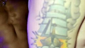 Sexo A Três Na Área De Fumantes Da Balada