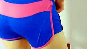 jovencita se desnuda mientras hace la limpieza y el depravado se aprovecha de su inocencia real casero