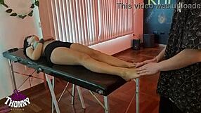 Massagista safado bangs innocent client using her feet in wild fetish action
