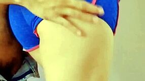 jovencita se desnuda mientras hace la limpieza y el depravado se aprovecha de su inocencia real casero