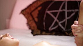 बाउंड नेकेड व्हिटनी राइट ओइल्ड डॉगीस्टाइल फेटिश सीन में