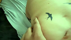 चलो इस मज़ेदार सवारी पर उछलें, जंगली माहौल के साथ