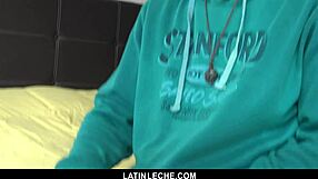 एक फिट ब्लैक लेटिनो उत्सुकता से बड़ा डिक चूसता है और फक करता है पीओवी में।